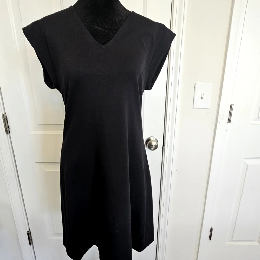Kate Spade little black dress with gold zipper size 8 black Academia
